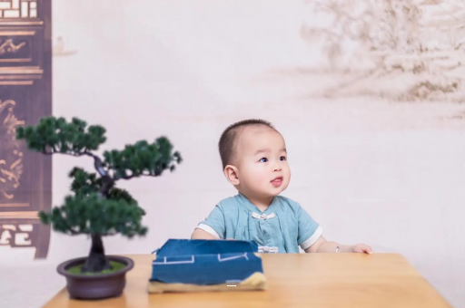 蚌埠宝宝吐黄水是怎么回事 蚌埠宝宝吐黄水是怎么回事